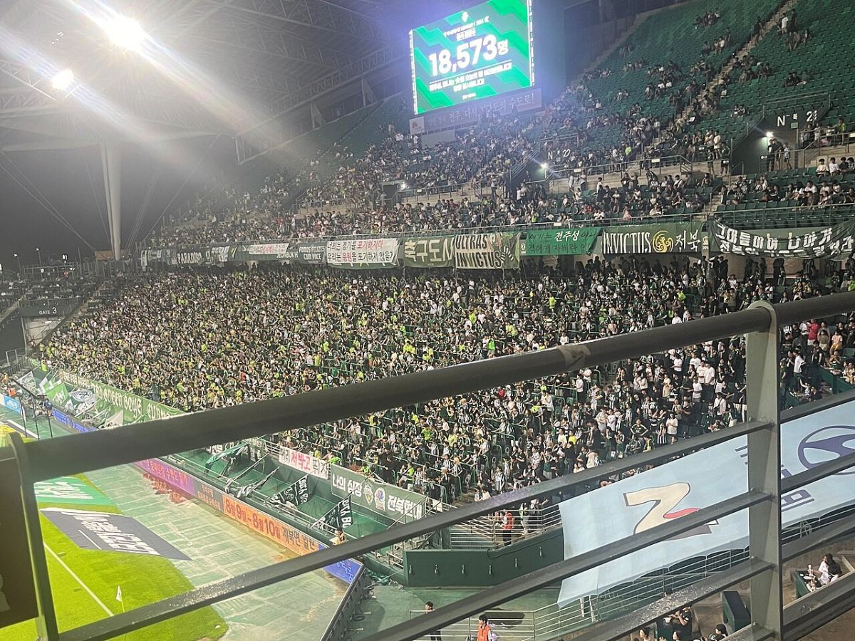巴西这颗球该由谁来送到终点